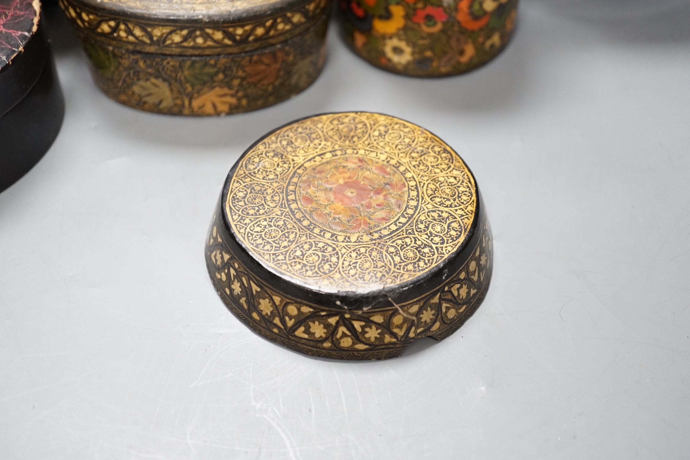 Mixed decorative Oriental and Indian lacquer wares, the barrel shaped jar 15.5cm